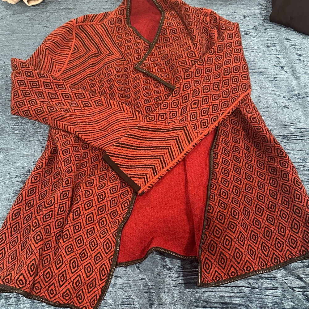 Geometric Patterned Red and Black Women's Cardigan